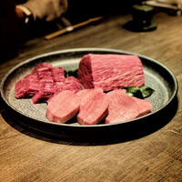 USHIGORO S. GINZA - 特撰ハラミ・シャトーブリアン・黒タン