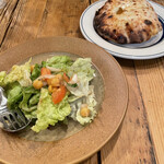グルガオン - サラダとチーズクルチャ