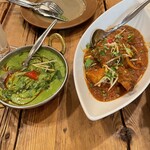 グルガオン - 左：ラムのマサラカレー　右：骨付きラムカレー