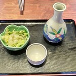 和風レストラン　とき - 冷酒を、徳利で頂き、キャベツの御新香で料理を待つ。