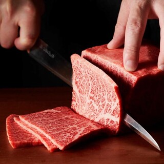 部位に合わせた最適なカットで国産牛を最高の状態で楽しめます！