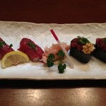 菅乃屋 - 赤身握り（二貫）、桜納豆の軍艦巻（二貫）