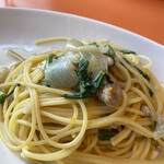 アマルフィイ ウノ - 牡蠣と春菊のスパゲッティ