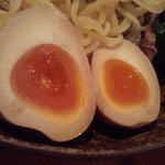 はぐるま - 半熟煮玉子はつけダレで食うとｳﾏｲﾄｯﾋﾟﾝｸﾞの１つ。必須品だ！