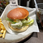 GRILL DEMI  Y's BURGER - クワトロチーズバーガー + ポテト + ペプシ ¥980