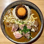 吉田カレー  - ミックス辛口多め 並・豚・チーズ・角切りローストポーク