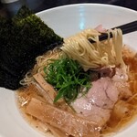 中華そば 六 - 2201_鴨出汁中華そば ROKU_鴨清湯麺＠1,000円_麺リフト！