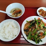 満洲園 - 料理写真:先に炒め物とご飯の提供