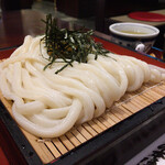 うどん本陣 山田家 - パーフェクトです☆
      もちプルですよ、ざるうどん