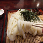 うどん本陣 山田家 - お刺身みたいに新鮮です
      郷土料理しょうゆ豆つき