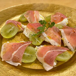 Miele - 秋のシャインマスカットのカプレーゼです！