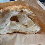 リョウイチヤマウチ - カマンベールフランス中身(かじりかけにつき閲覧注意)