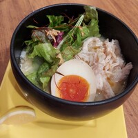 蔭山樓 表参道店 - 鶏白湯そば　ハーフ