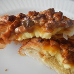 パリのパン屋さん ボンジュール - キャラメルとくるみのデニッシュ　断面