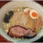 らーめん つけめん なわて - 味玉らーめん \780 貝の旨味の強い塩ラーメンです。