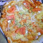 CONA - ランチピザ：フレッシュトマトとチーズはトマトも意外と大き目。