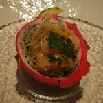 ドラゴンフルーツと甘エビ、ホタテ、上海蟹の実