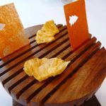 MAISON LAFITE - 2種類のパイナップル・・ツリーをくりぬいた品もパイナップルが凝縮されています。美味しくてもっと頂きたいくらい。