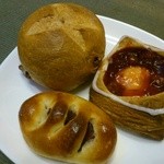 ハヤシベーカリー - くるみパン、紫芋あんパン、レッドチェリーデニッシュ