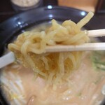 らーめん 無双 - 濃厚味噌らーめん　麺