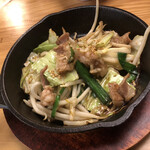 花本 - ホルモン炒め／980円