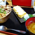 炭焼き 竈食堂 - 豚バラ丼 大と出汁巻き玉子 並  合計1573円税込