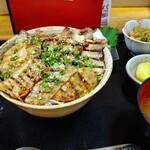 炭焼き 竈食堂 - 炭焼き豚バラ丼 大  930円税別