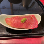 神楽坂 翔山亭 - 牛ロースの炙り寿司。