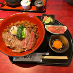 神楽坂 翔山亭 神楽坂本館 - 黒毛和牛贅沢重（竹）1,650円。