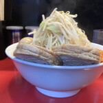 Youjimbou Hongou - 味玉ラーメン880円、ブタ一枚追加100円、野菜マシ、辛あげトッピング