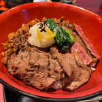 神楽坂 翔山亭 神楽坂本館 - 黒毛和牛贅沢重（竹）。左から、和牛しぐれ→ローストビーフ→サーロイン。