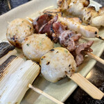 酒場 春 - 串盛り   やっと来れた！春さん！女将さんの気さくな喋りも若女将のキビキビした動きも、いいですねぇ！