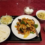 中國家常菜 臨蘭 麻辣火鍋館 - 麻辣牛肚定食。