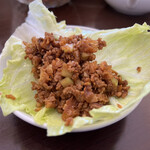 台湾菜館 - 挽肉のレタス包み
