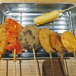 串揚げ処 串カラ - 追加注文の串揚げ！妙にカラフルで形もバラエティに富んでます！