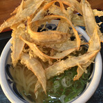 うどん満月 - ごぼう天が見事に立っとります！