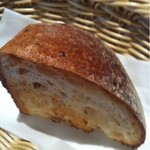 カミーヤ - 自家製パン、美味しいです。
