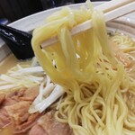 もつの屋 - ストレートの細麺です