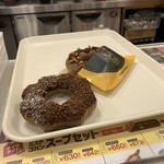 Mister Donut - 2022/01 ポン・デ・ザクショコラ （税抜）¥160 （税込）テイクアウト ¥172 （税込）イートイン ¥176、大人のポン・デ・ショコラ 焼きチョコビター （税抜）¥160 （税込）テイクアウト ¥172 （税込）イートイン ¥176