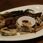 カントニーズ 燕 - 佛跳牆の中に入っているもの