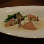 カントニーズ 燕 - 白菜とベジハムの豆乳アーモンドクリームソース　トリュフ添え