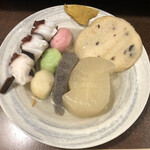 おかめ - タコ、３色団子、コンニャク、大根、きくらげ天