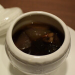 カントニーズ 燕 - 数種類のキノコと廣東乾燥野菜で作ったオリジナル精進蒸しスープ