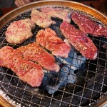 炭火焼肉 牛山道 - 