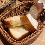 Shino'sきっちん - パンのかご盛り 400円