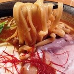 げんこつ野郎 - 麺は平打ちだが太くて味噌に合う