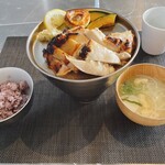 アリタポーセリンラボ - おかずのお皿4点が逆三角形に重なる設計デザインになっていて感心しました