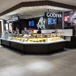 GODIVA - ゴディバ 茅ヶ崎ラスカ店 （GODIVA）東京で見かけるような独立したゴージャスな店舗で、嬉しくなってきます。