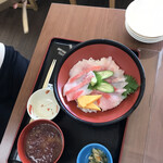 市場の食堂 金目亭 - 