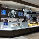 GODIVA - 東京で見かけるような独立したゴージャスな店舗で、嬉しくなってきます。